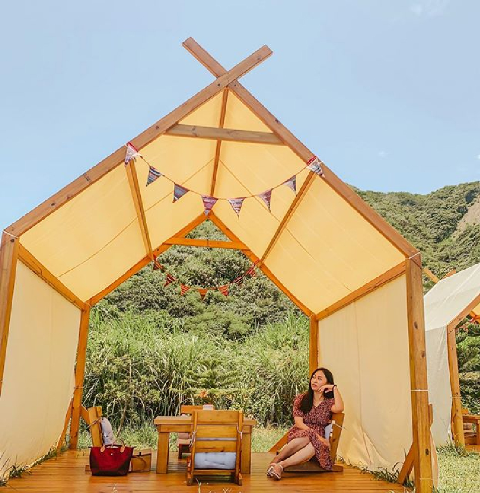 山度空間:在山度空間裡可以看到美麗的風景,而且平日入園不需要門票,可以自由參觀。園區還有最吸引人的透明泡泡球盪鞦韆,坐在上面可以看到美麗的海景, 但要注意鞦韆只能拍照用不能搖晃呦~園區還提供下午茶,享受下午茶搭配著風景超浪漫的!!