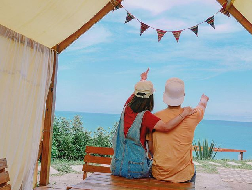 山度空間:在山度空間裡可以看到美麗的風景,而且平日入園不需要門票,可以自由參觀。園區還有最吸引人的透明泡泡球盪鞦韆,坐在上面可以看到美麗的海景, 但要注意鞦韆只能拍照用不能搖晃呦~園區還提供下午茶,享受下午茶搭配著風景超浪漫的!!