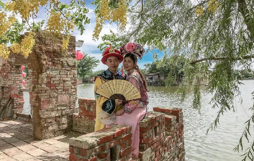 老塘湖藝術村：老塘湖藝術村由抽象畫派藝術家匡進福親手打造，以各種廢棄老建材打造，在這裡可以看到台灣早期農村生活還有閩式建築和蒙古塞外等不同風格的創作品， 是具狂野特色的藝術園區。