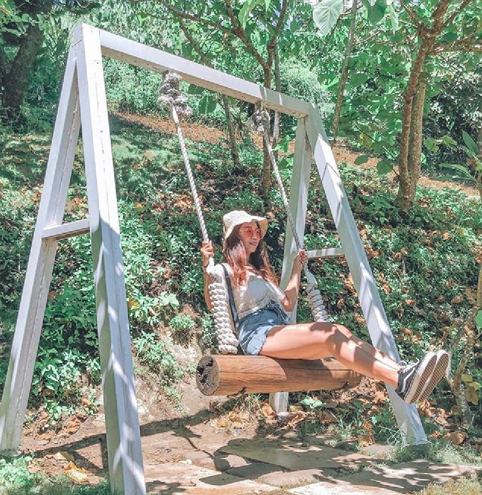 山度空間:在山度空間裡可以看到美麗的風景,而且平日入園不需要門票,可以自由參觀。園區還有最吸引人的透明泡泡球盪鞦韆,坐在上面可以看到美麗的海景, 但要注意鞦韆只能拍照用不能搖晃呦~園區還提供下午茶,享受下午茶搭配著風景超浪漫的!!