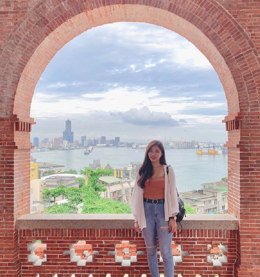 打狗英國領事館：打狗英國領事館是高雄著名熱門景點而且還是英式建築，在山海交接處從上面看過去都是美麗的山跟海，是台灣現存年代最久的西式近代建築， 還是英國政府在台灣的第一座領事館，園區內還有結合休閒餐飲，讓遊客可以在這邊用餐品嘗下午茶搭配美麗的風景。