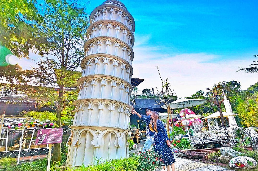 紙箱王創意園區中的作品都是用紙創造出來的,包括餐廳的椅子跟餐具也是,園區還有提供各式各樣的DIY活動,像是香皂、黏土和紙類藝術品,獨特的創意吸引很多遊客前來。