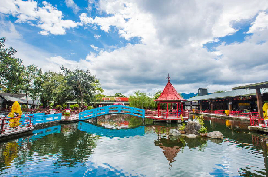 瑞穗牧場以鮮奶暢銷到全台各地,來到瑞穗農場可以喝到當地現榨、現煮的鮮奶!!還可以拿牧草餵食牠們,小朋友也可以玩耍、跑跳,很適合親子來到這同遊的景點。