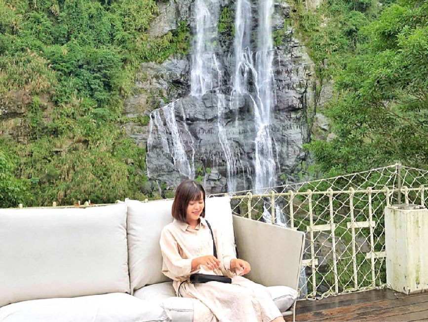 新北瀑布3号：天啊！超美的~~瀑布3号位於烏來瀑布前，在瀑布前喝著咖啡搭配美景超級享受！烏來瀑布位於新北市烏來區烏來風景特定區內， 是烏來風景特定區的代表景觀之一，還是北台灣高低落差最大的瀑布，烏來瀑布高達80公尺、寬約10公尺，在日據時代舊稱為雲來之瀧的美譽。