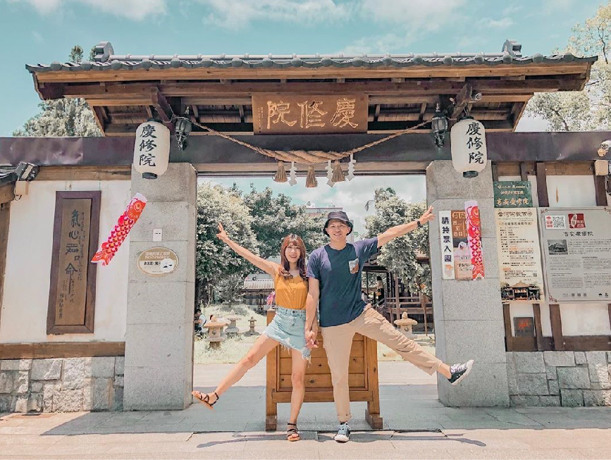 花蓮慶修院:慶修院是位於花蓮縣吉安鄉的寺院古蹟為花蓮縣定三級古蹟,是目前台灣保存最完整的日式寺院,在園區內可以欣賞請自日本四國的八十八尊石佛, 還有以日式傳統建築工法寶形造建設的佛堂,成為日本人來台旅遊拜訪的觀光景點之一。