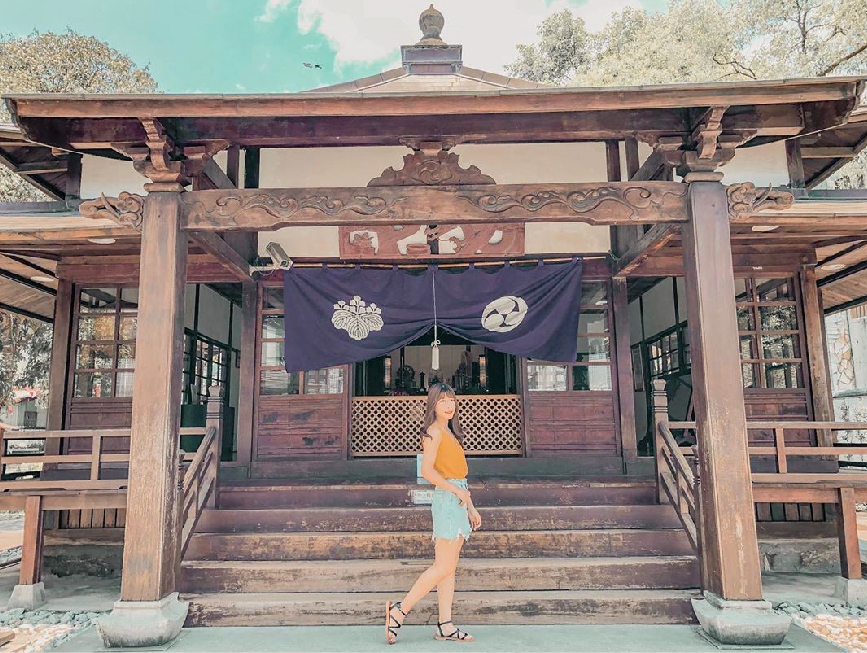 花蓮慶修院:慶修院是位於花蓮縣吉安鄉的寺院古蹟為花蓮縣定三級古蹟,是目前台灣保存最完整的日式寺院,在園區內可以欣賞請自日本四國的八十八尊石佛, 還有以日式傳統建築工法寶形造建設的佛堂,成為日本人來台旅遊拜訪的觀光景點之一。