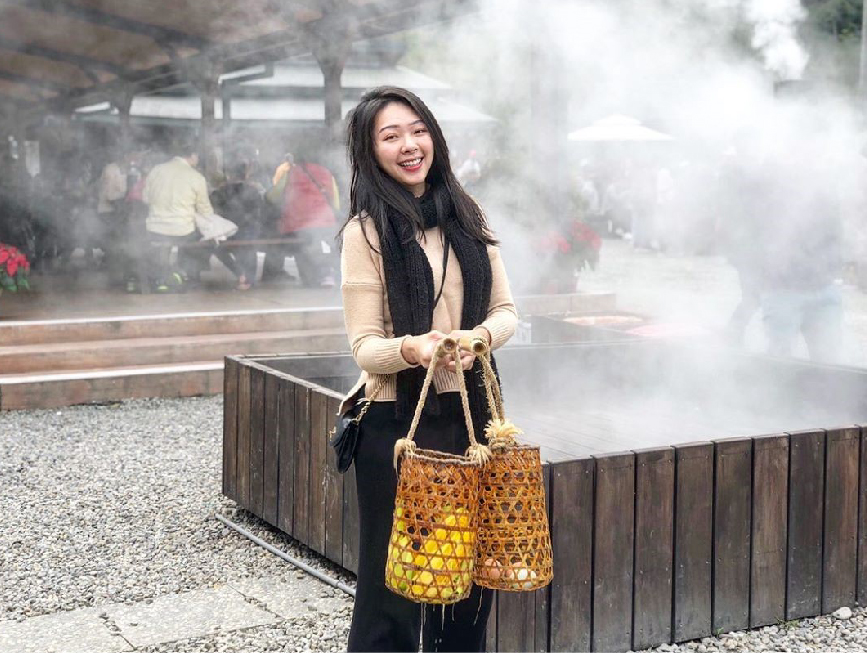 宜蘭清水地熱公園：清水地熱位於大同鄉清水村南側的清水溪谷中，溫泉的溫度很高，公園占地2.5公頃，目前已發展為地熱資源，地熱溫泉屬於鹼性泉， 遊客來到這裡遊玩一定要到清水地熱服務區購買食材跟租借器具，到煮蛋持提著竹簍煮溫泉蛋玉米等，還可以在清水地熱公園裡免費泡腳， 在冷冷的天泡上溫泉超溫暖的！還能享受自己野外煮的溫泉美食。