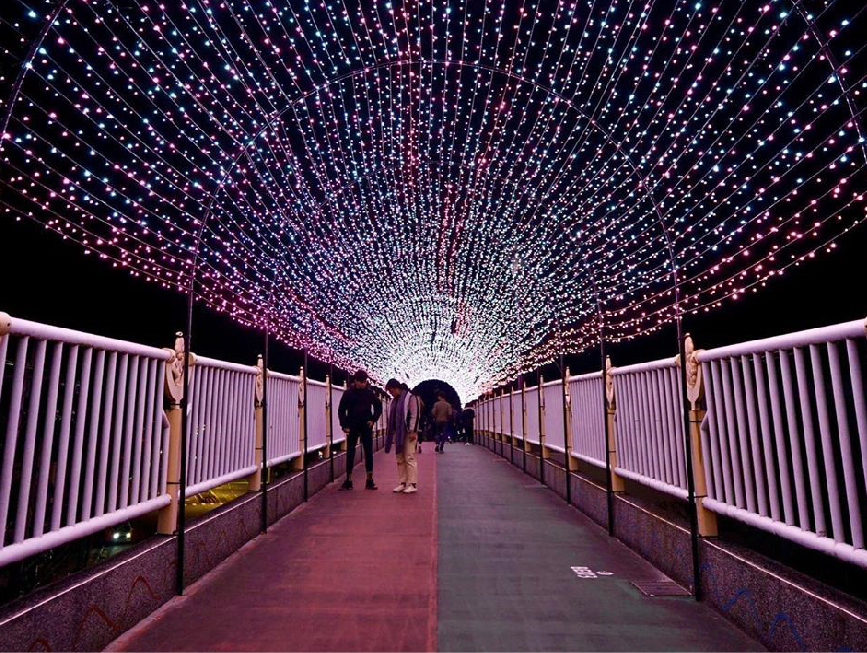 2020石岡食水嵙溪花漾藝術節燈會:迎接2020台灣燈會,台中石岡食水嵙溪花漾藝術節率先點燈,共有九大主題燈區以花漾水鄉.璀璨石岡為主軸, 展期時間相當長展期至明年2020年2月8日展期共有64天,展區位於食水嵙溪休閒農園、綠六廣場、東豐自行車道、情人木橋及鵲橋等景點, 藝術燈共有九大主題燈區,生態魔幻耶誕樹、天使情人夢、活力光廊、能量隧道、星光寰宇廳、彩虹心願瀑布、愛情風鈴、奇幻稻穗大道、 魔幻水車及銀河生命樂章等9大主題燈區。