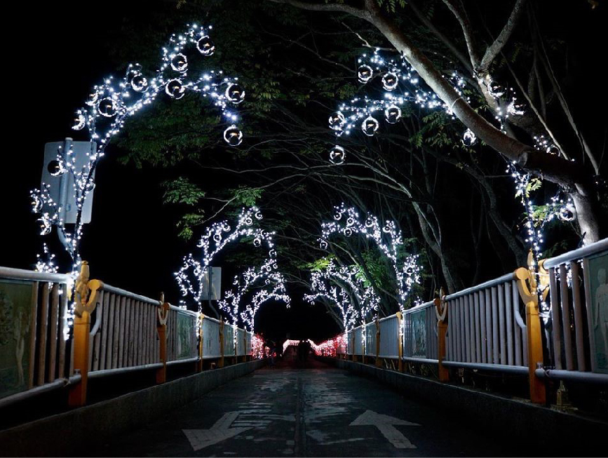 2020石岡食水嵙溪花漾藝術節燈會:迎接2020台灣燈會,台中石岡食水嵙溪花漾藝術節率先點燈,共有九大主題燈區以花漾水鄉.璀璨石岡為主軸, 展期時間相當長展期至明年2020年2月8日展期共有64天,展區位於食水嵙溪休閒農園、綠六廣場、東豐自行車道、情人木橋及鵲橋等景點, 藝術燈共有九大主題燈區,生態魔幻耶誕樹、天使情人夢、活力光廊、能量隧道、星光寰宇廳、彩虹心願瀑布、愛情風鈴、奇幻稻穗大道、 魔幻水車及銀河生命樂章等9大主題燈區。