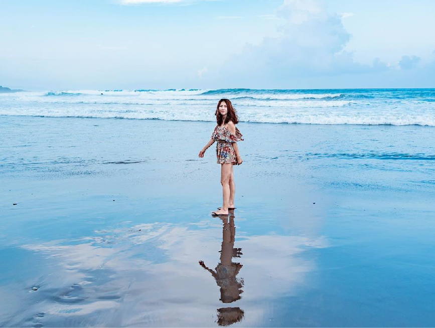 都歷海灘-天空之鏡:不用飛到玻利維亞也可以拍到天空之鏡,就位於台東的都歷海灘,這裡是衝浪客最愛的海灘,在退潮前一小時站在海灘上就可以拍出天空之鏡的美景,呈現像是鏡面的倒影整個浮現在海灘上,美麗的景色吸引許多遊客前來遊玩。