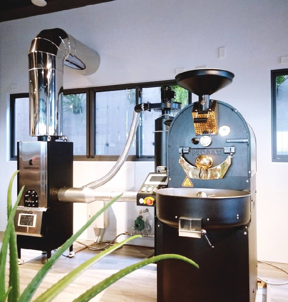 鹿篙咖啡莊園:南投最新景點鹿篙咖啡莊園位於魚池,置身在山林超美的景觀餐廳,鹿篙咖啡棣屬台灣農林公司,現在試營運期間不收取門票, 所以趁現在趕緊到這裡遊玩吧!在園區裡面未來有可能還會有導覽跟DIY課程體驗,所以要追蹤他們的消息呦~