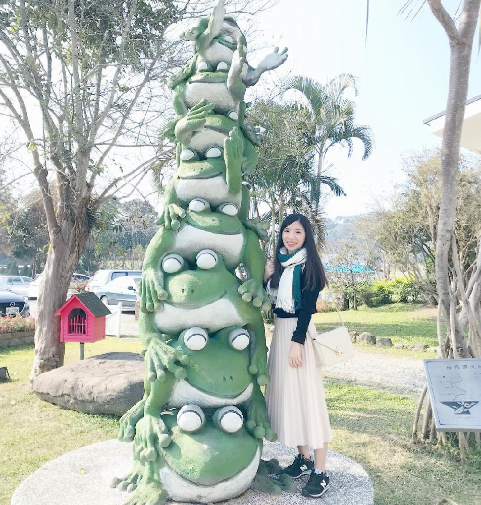 鹿篙咖啡莊園:南投最新景點鹿篙咖啡莊園位於魚池,置身在山林超美的景觀餐廳,鹿篙咖啡棣屬台灣農林公司,現在試營運期間不收取門票, 所以趁現在趕緊到這裡遊玩吧!在園區裡面未來有可能還會有導覽跟DIY課程體驗,所以要追蹤他們的消息呦~