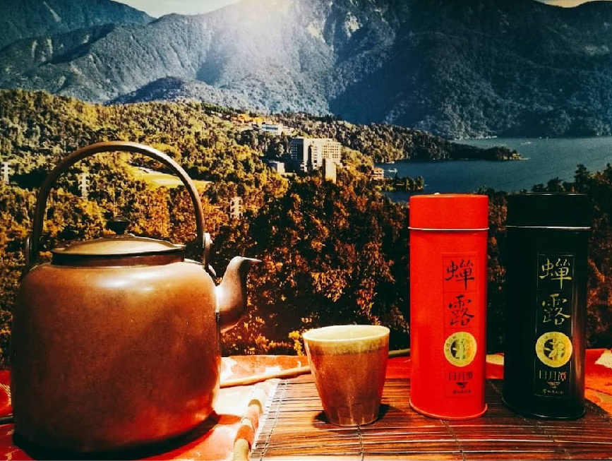 鹿篙咖啡莊園:南投最新景點鹿篙咖啡莊園位於魚池,置身在山林超美的景觀餐廳,鹿篙咖啡棣屬台灣農林公司,現在試營運期間不收取門票, 所以趁現在趕緊到這裡遊玩吧!在園區裡面未來有可能還會有導覽跟DIY課程體驗,所以要追蹤他們的消息呦~