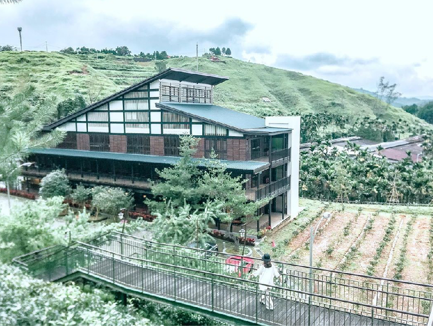 Hohocha喝喝茶:Hohocha喝喝茶是以台灣日月潭紅茶為主題觀光茶廠,在今年新開幕就吸引很多遊客前來,每天都有限量免費吃茶葉蛋跟品嚐日月潭紅茶, 在觀光工廠可以經由解說更了解茶的製作過程。