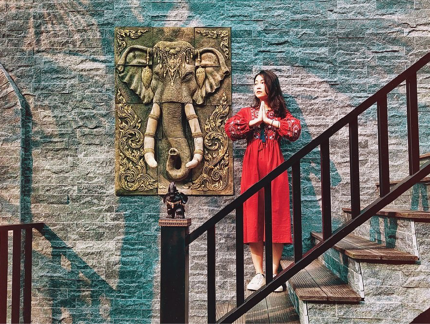 雲林桂林映像會館：桂林映像會館位於雲林古坑，在園區裡有許多泰式風格裝置藝術彷彿置身在泰國呢！ 而且園區非常廣闊就像台版小泰國，還沒去過泰國的沒關係可以先來桂林映像會館體驗看看， 園區除了有很多裝置藝術之外還有餐廳跟戲水池等。