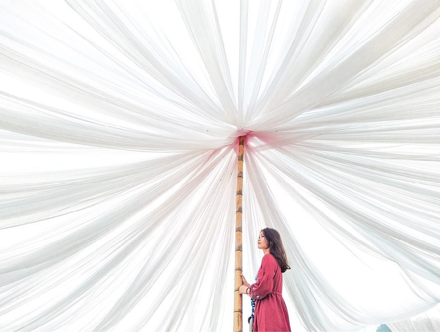 雲林桂林映像會館：桂林映像會館位於雲林古坑，在園區裡有許多泰式風格裝置藝術彷彿置身在泰國呢！ 而且園區非常廣闊就像台版小泰國，還沒去過泰國的沒關係可以先來桂林映像會館體驗看看， 園區除了有很多裝置藝術之外還有餐廳跟戲水池等。