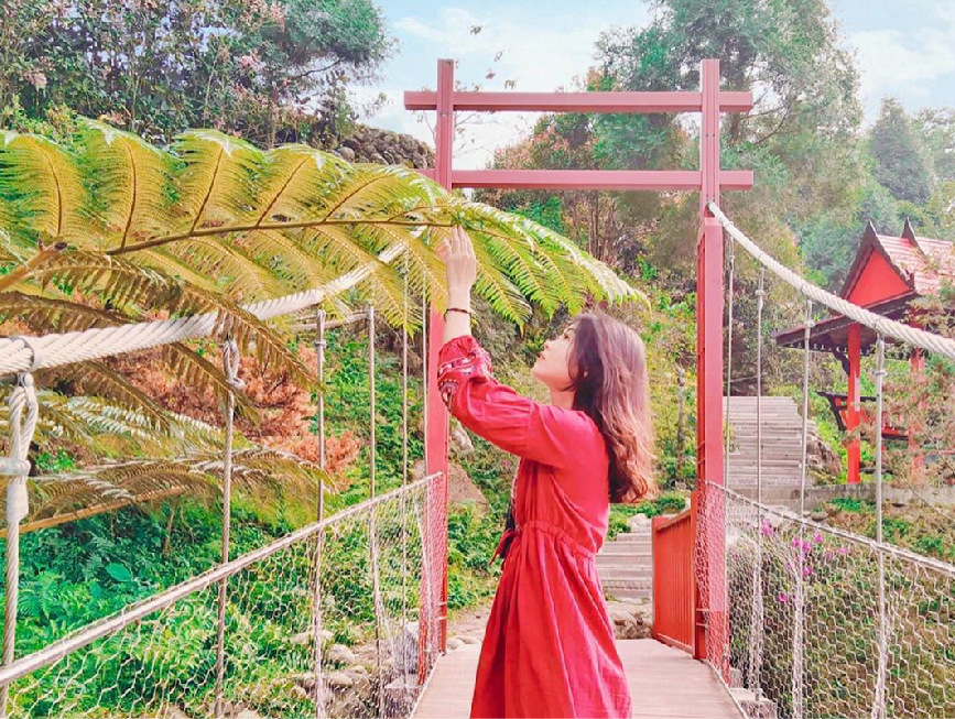 雲林桂林映像會館：桂林映像會館位於雲林古坑，在園區裡有許多泰式風格裝置藝術彷彿置身在泰國呢！ 而且園區非常廣闊就像台版小泰國，還沒去過泰國的沒關係可以先來桂林映像會館體驗看看， 園區除了有很多裝置藝術之外還有餐廳跟戲水池等。