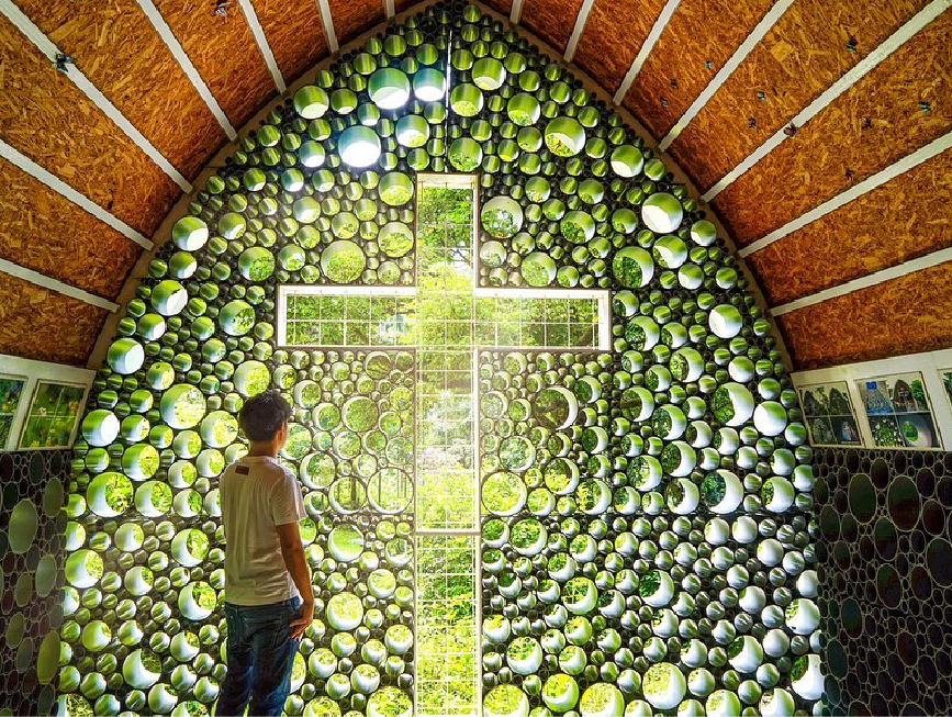 嘉義綠盈牧場：綠盈牧場位於嘉義中埔鄉為嘉義知名觀光牧場，這裡非常適合親子旅遊好去處，牧場以綠水盈然做為園區環境的目標， 並且堅持高品質的鮮奶來自健康的奶牛與衛生的環境的原則，在園區裡可以看到許多可愛的乳牛，園區有多種DIY體驗， 像是餵小牛喝奶、擠ㄋㄟㄋㄟ體驗、還有全台唯一賽鵝場等你來體驗，園區還有超大牽牛花溜滑梯、美味餐點可以品嚐。