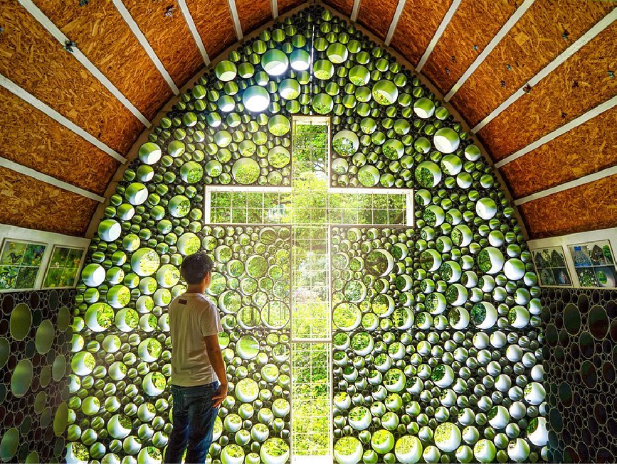 嘉義綠盈牧場:綠盈牧場位於嘉義中埔鄉為嘉義知名觀光牧場,這裡非常適合親子旅遊好去處,牧場以綠水盈然做為園區環境的目標, 並且堅持高品質的鮮奶來自健康的奶牛與衛生的環境的原則,在園區裡可以看到許多可愛的乳牛,園區有多種DIY體驗, 像是餵小牛喝奶、擠ㄋㄟㄋㄟ體驗、還有全台唯一賽鵝場等你來體驗,園區還有超大牽牛花溜滑梯、美味餐點可以品嚐。