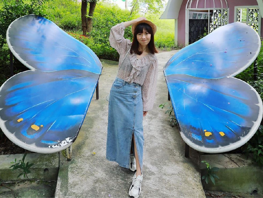 嘉義綠盈牧場:綠盈牧場位於嘉義中埔鄉為嘉義知名觀光牧場,這裡非常適合親子旅遊好去處,牧場以綠水盈然做為園區環境的目標, 並且堅持高品質的鮮奶來自健康的奶牛與衛生的環境的原則,在園區裡可以看到許多可愛的乳牛,園區有多種DIY體驗, 像是餵小牛喝奶、擠ㄋㄟㄋㄟ體驗、還有全台唯一賽鵝場等你來體驗,園區還有超大牽牛花溜滑梯、美味餐點可以品嚐。